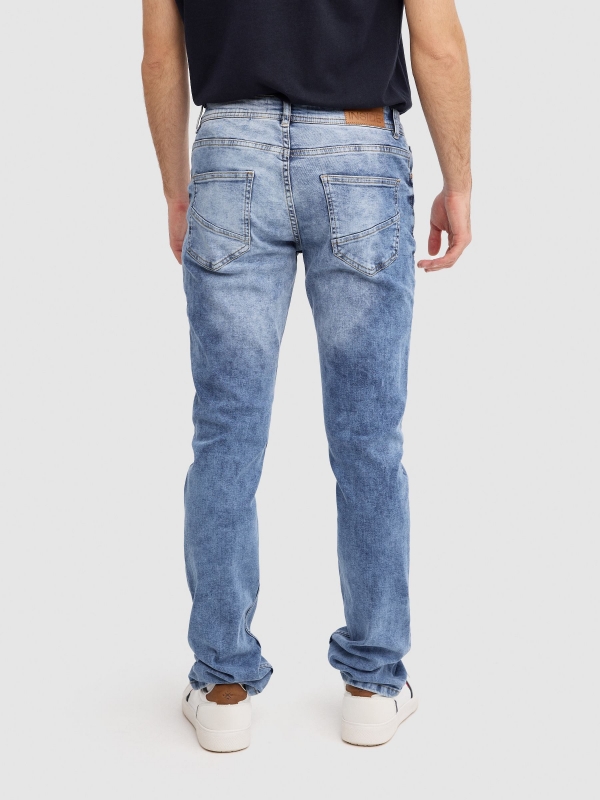 Jeans lavagem normal azul vista meia traseira