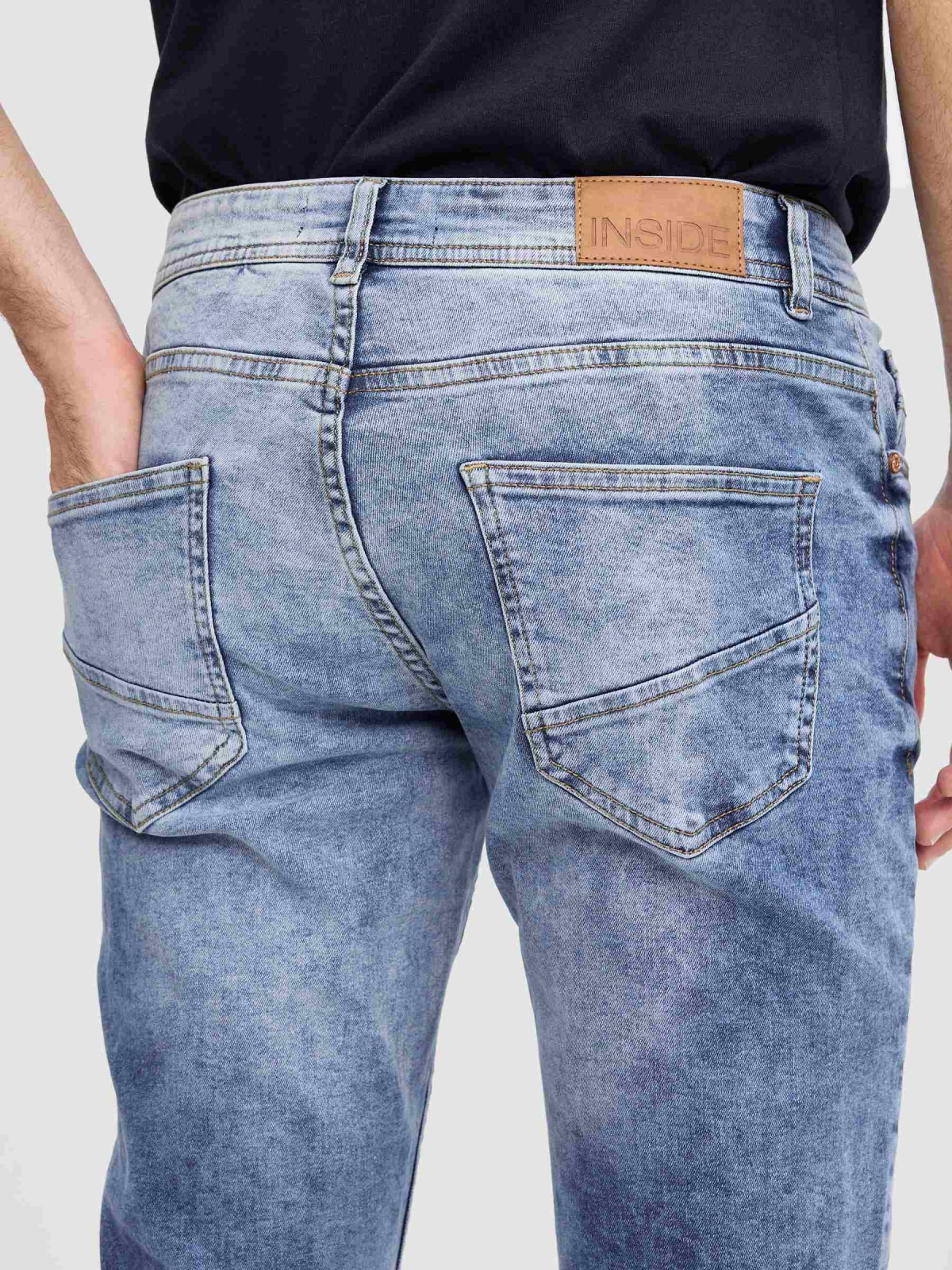 Regular wash jeans blue detail view