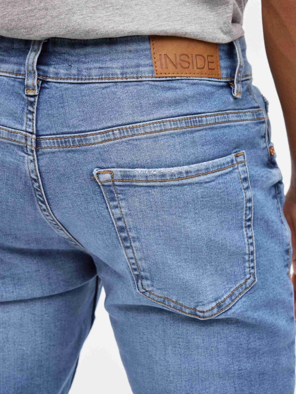 Jeans regular azul vista detalhe