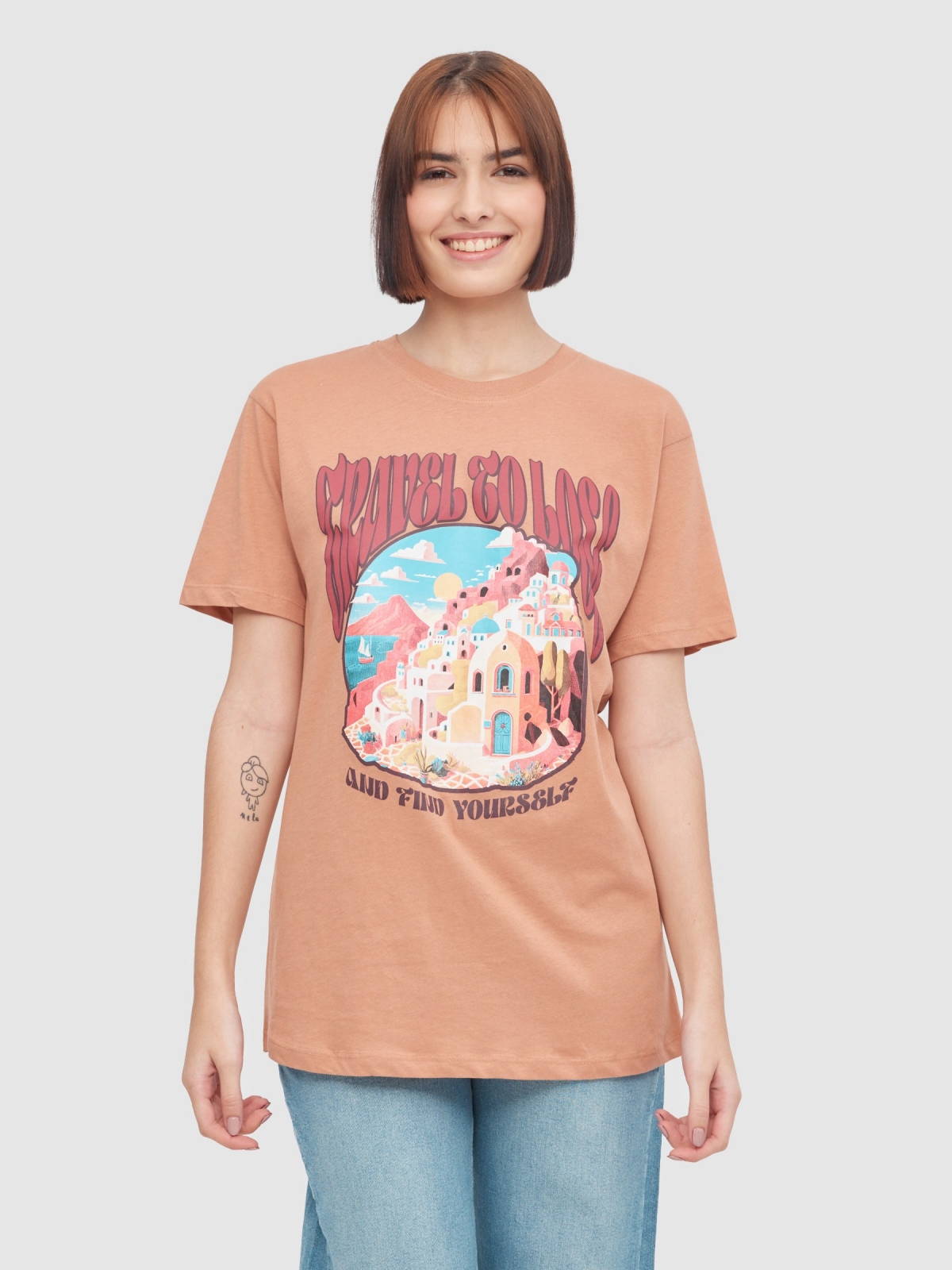 Travel oversize T-shirt light brown middle front view