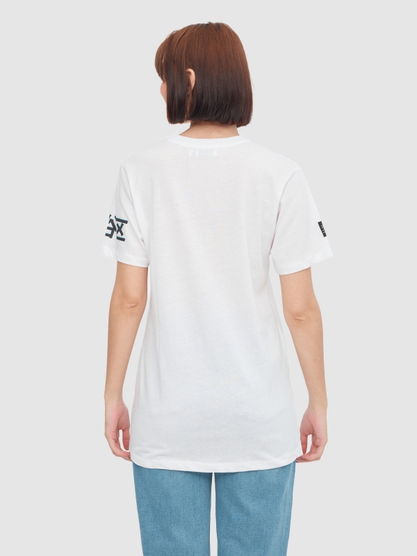 Camiseta oversize ilustración japonesa blanco vista media trasera