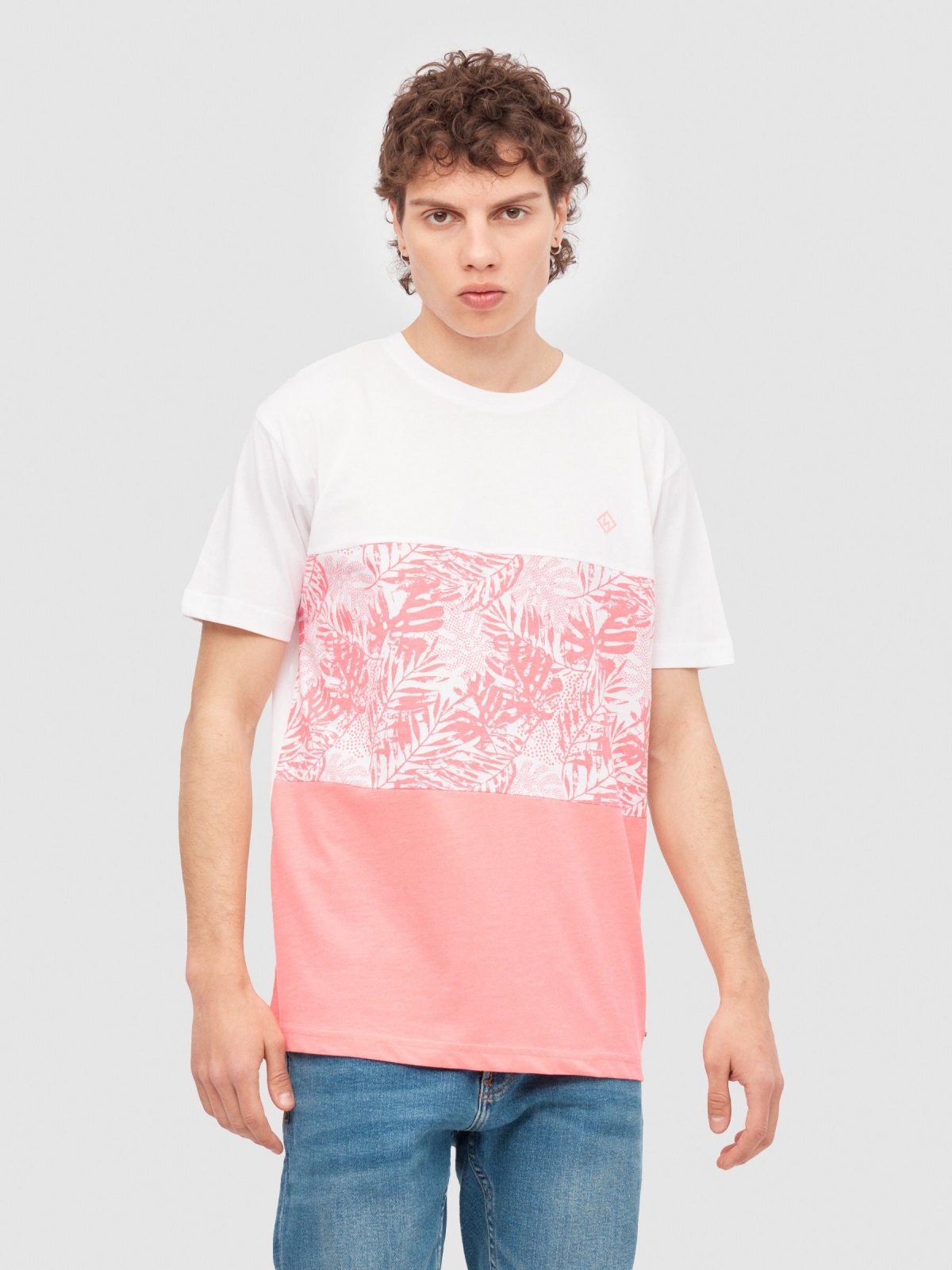 T-shirt com textura tropical rosa vista meia frontal
