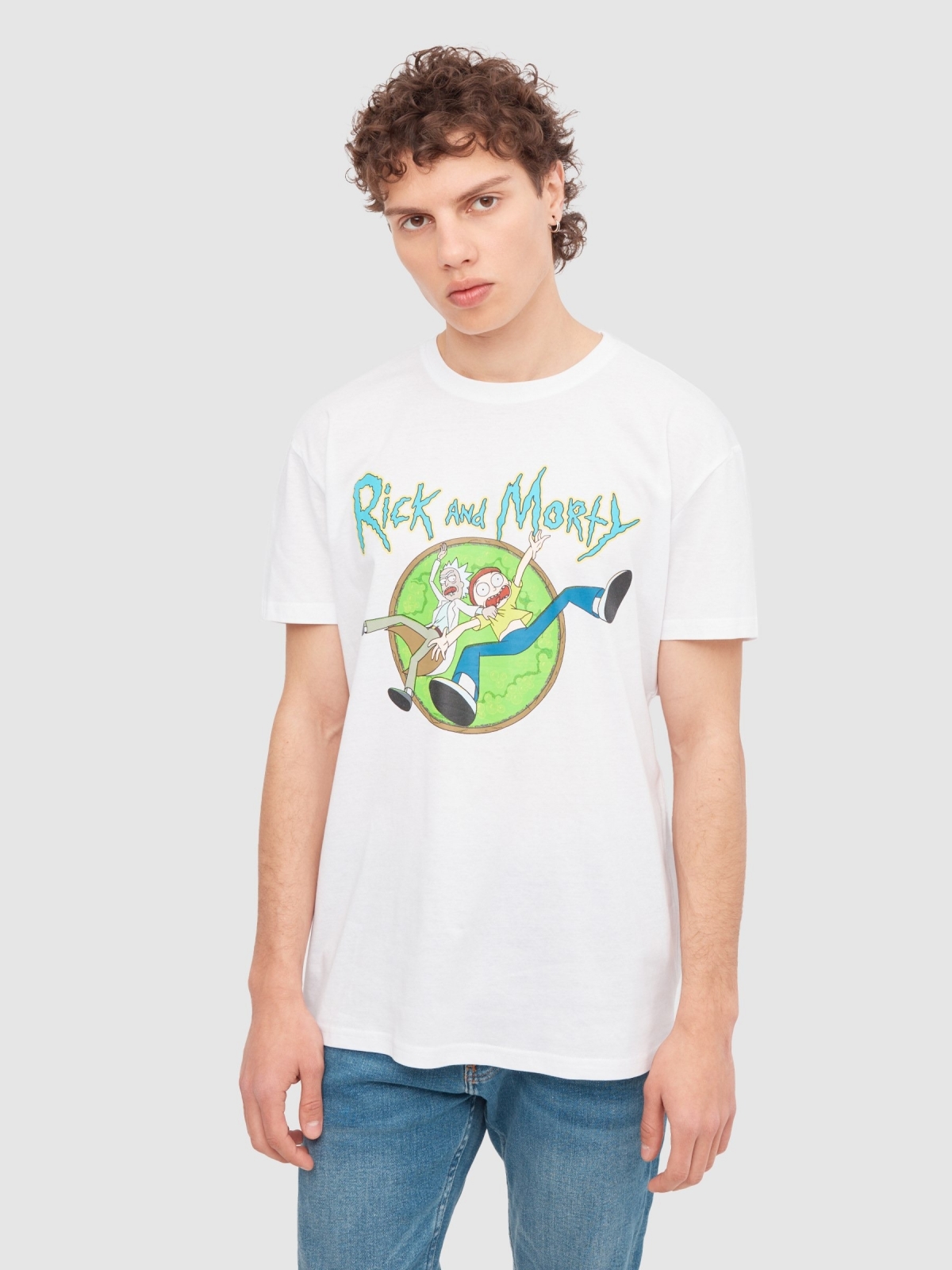 T-shirt Rick and Morty branco vista meia frontal