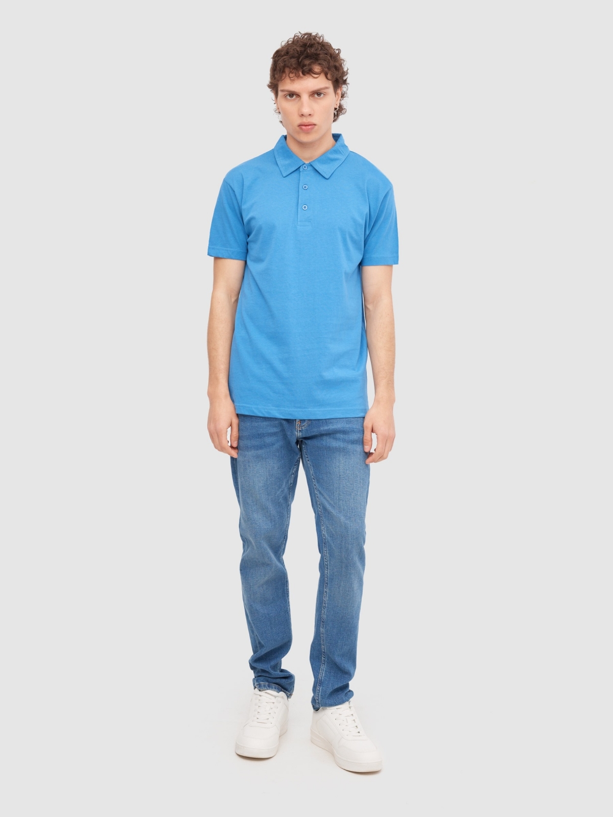 Basic short-sleeved polo shirt blue front view