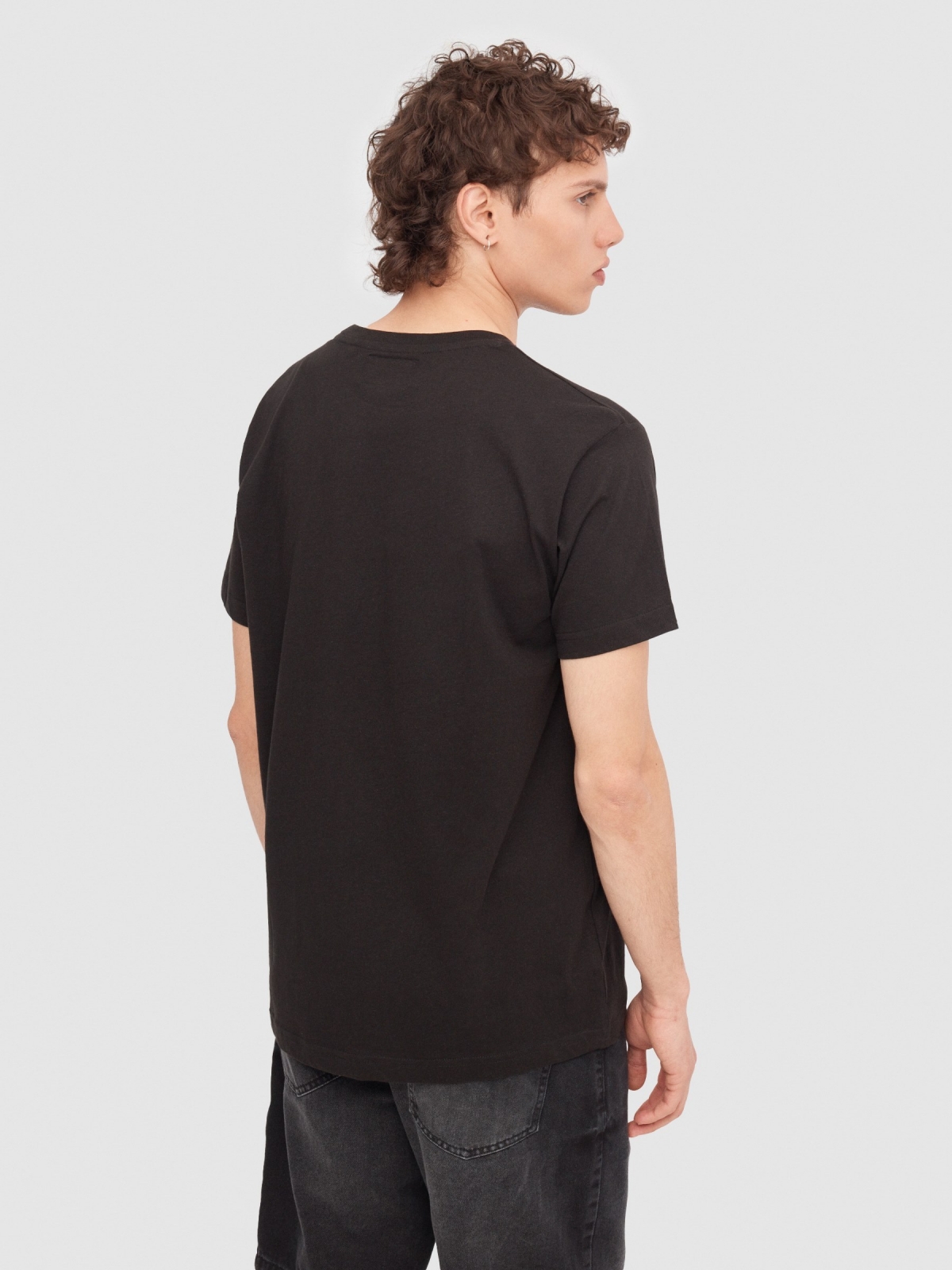 T-shirt com caveira de néon preto vista meia traseira