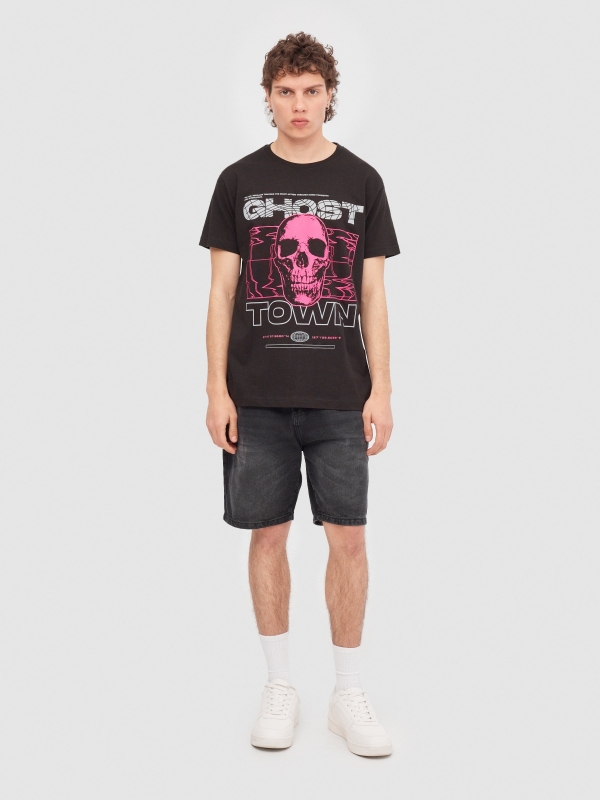 T-shirt com caveira de néon preto vista geral frontal