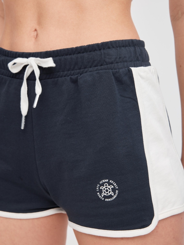 Two-tone sports shorts navy detail view