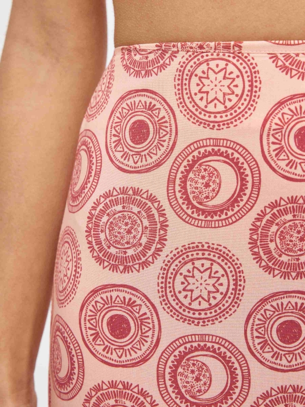 Falda midi estampado indie rosa vista detalle