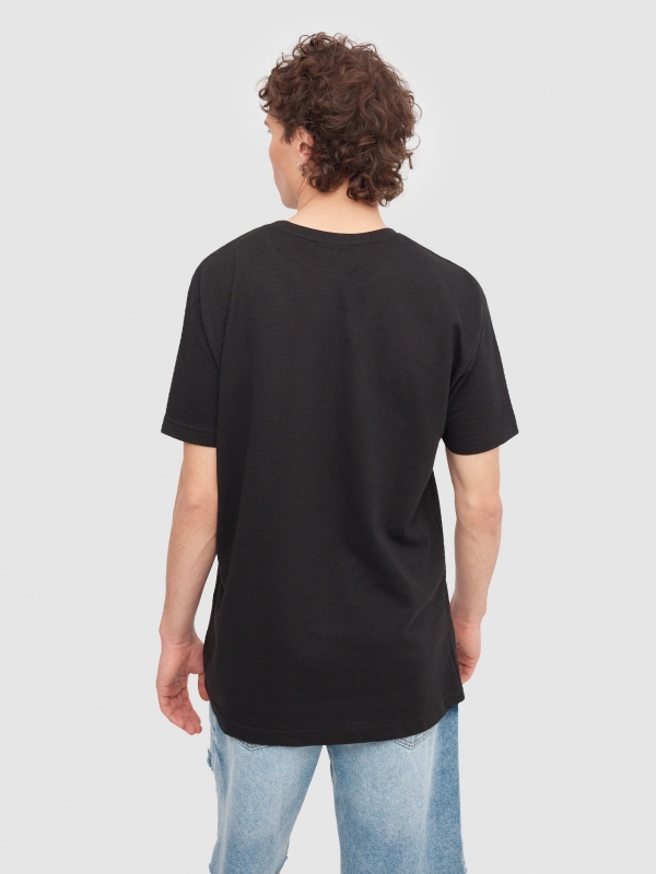T-shirt às riscas preto vista meia traseira