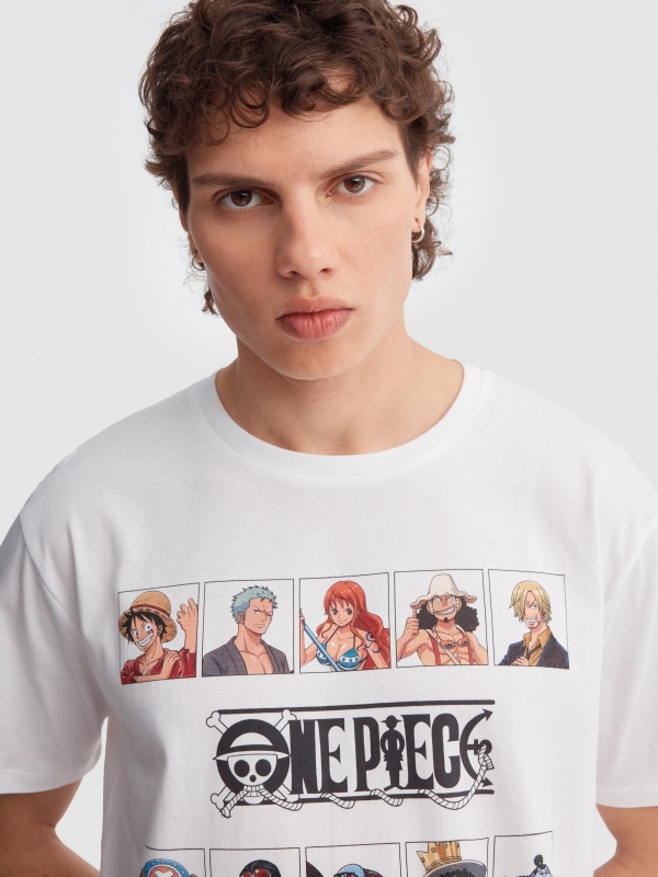 T-shirt das personagens de One Piece branco vista detalhe
