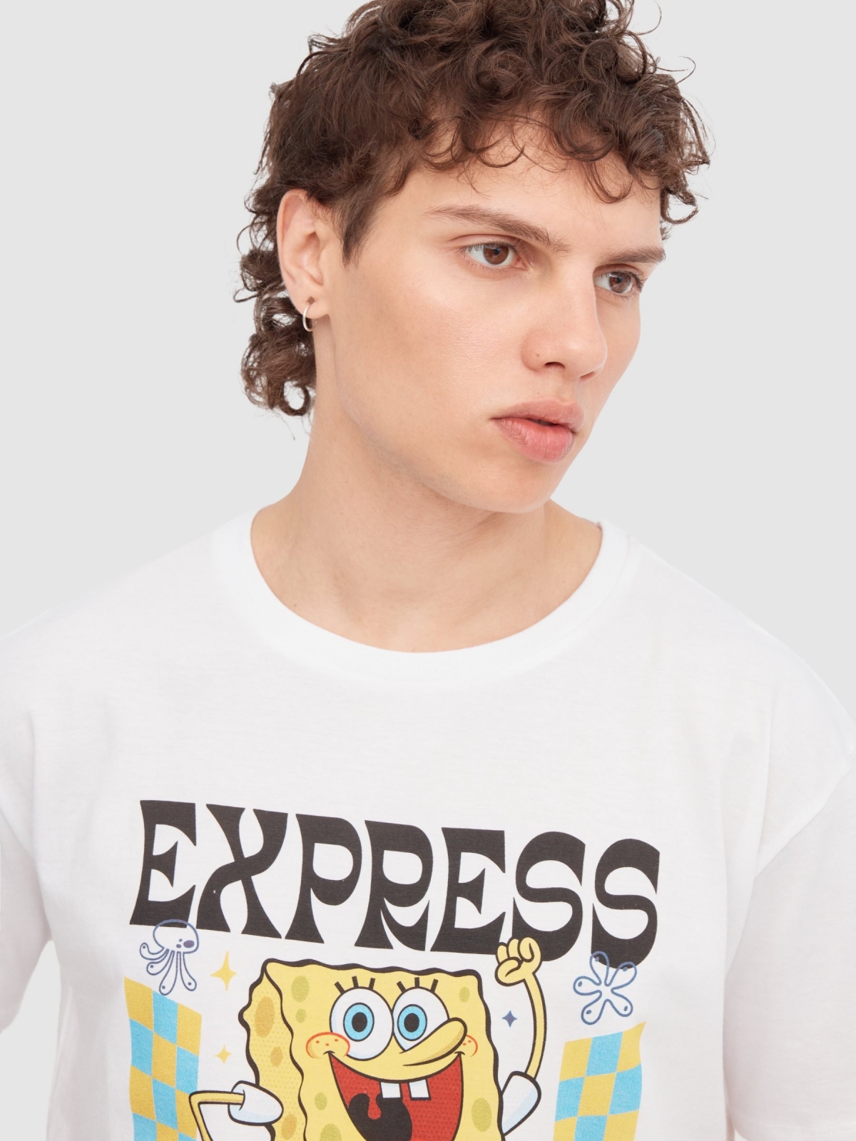 Camiseta Bob Esponja blanco vista detalle