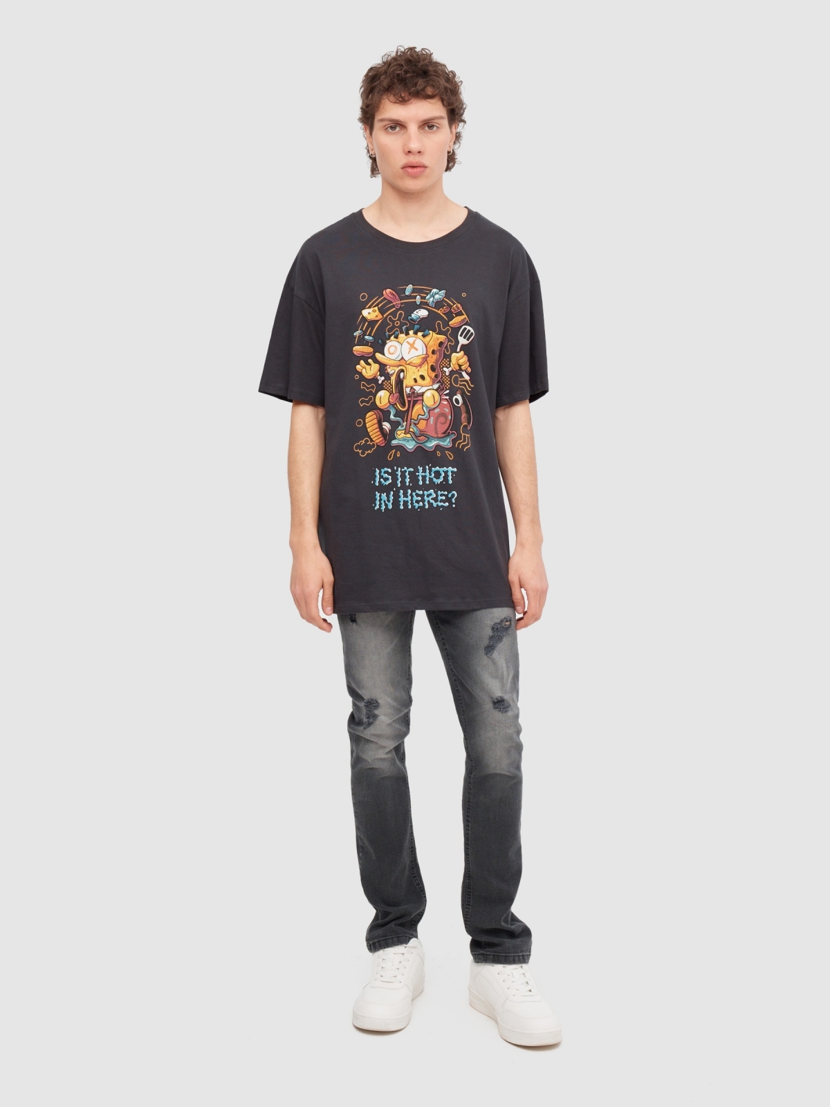 T-Shirt oversize do Bob Esponja cinza escuro vista geral frontal