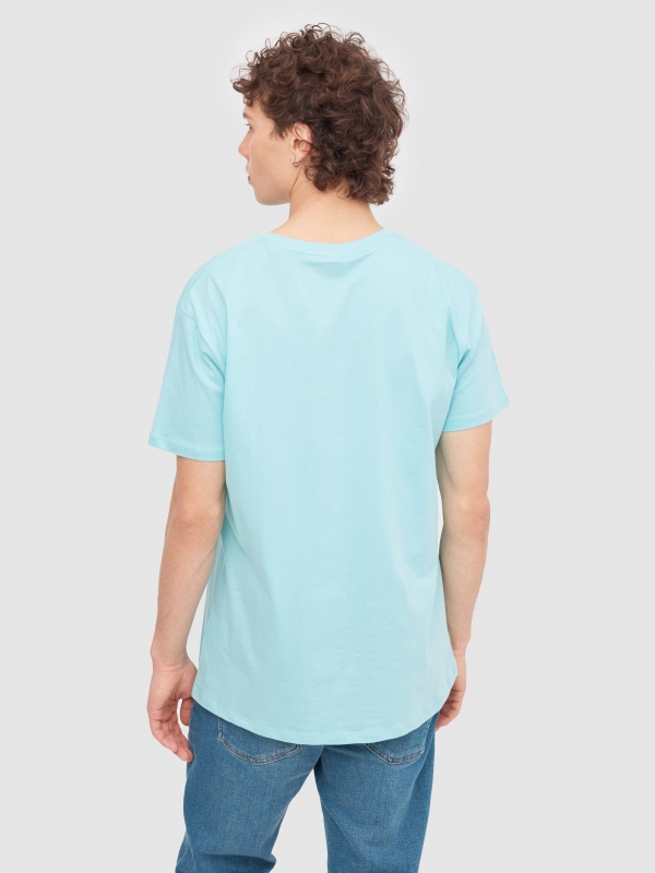 T-Shirt Filme One Piece azul claro vista meia traseira