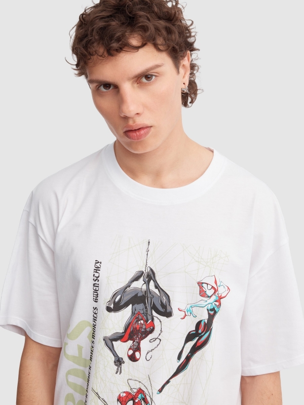 T-shirt Spiderman Heróis branco vista detalhe
