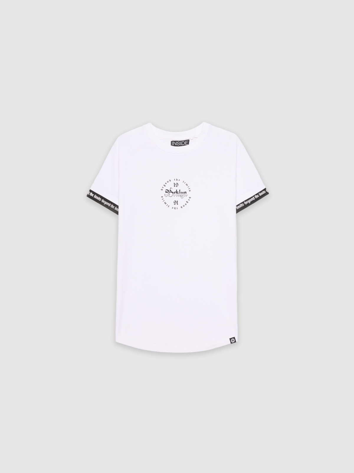  T-shirt raglan com pormenor de texto branco