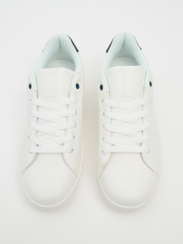 Classic casual sneaker white zenithal view