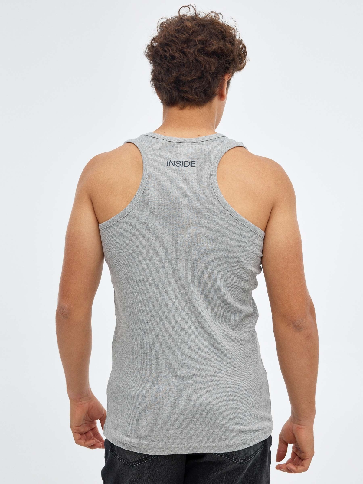 T-shirt básica com nas costas nadadora cinza vista meia traseira