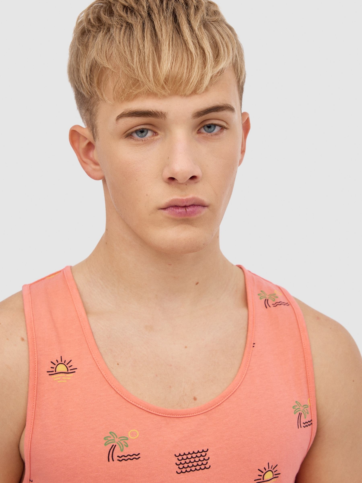 Camiseta de tirantes tropical rosa vista detalle