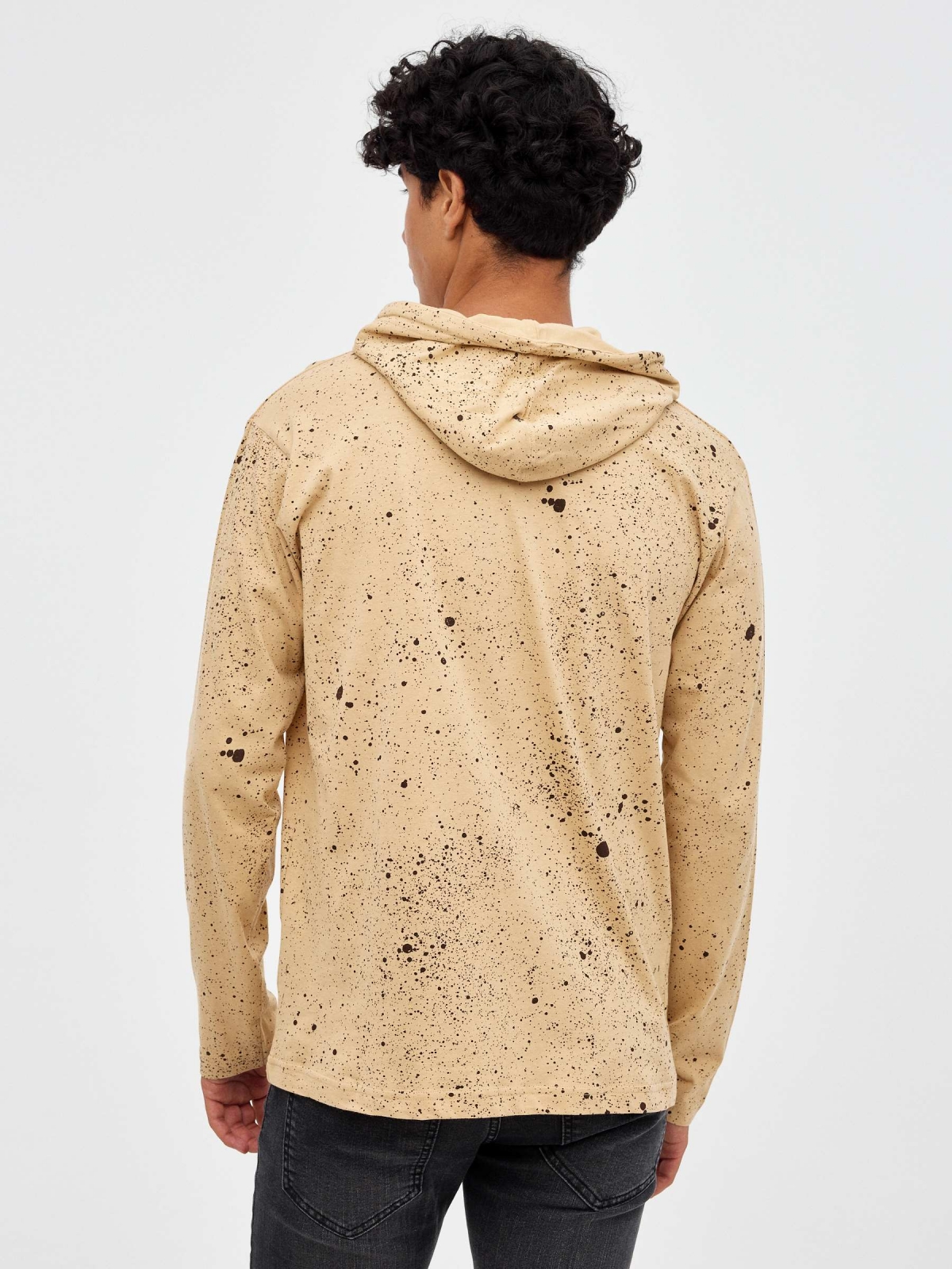 Hooded print t-shirt earth brown middle back view