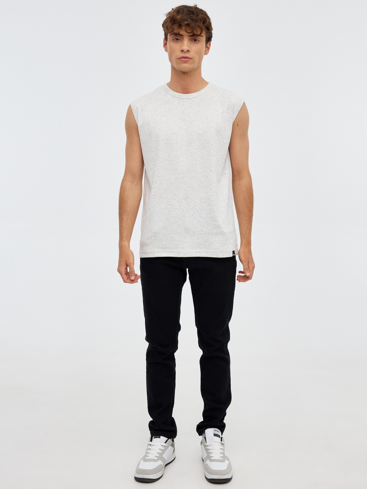 Basic sleeveless t-shirt grey front view