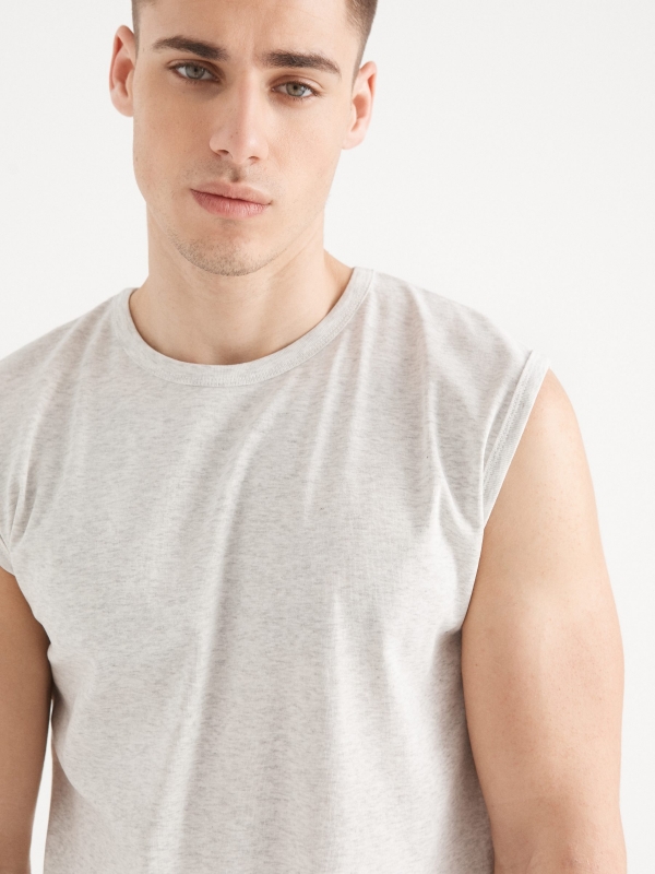 Basic sleeveless t-shirt grey detail view