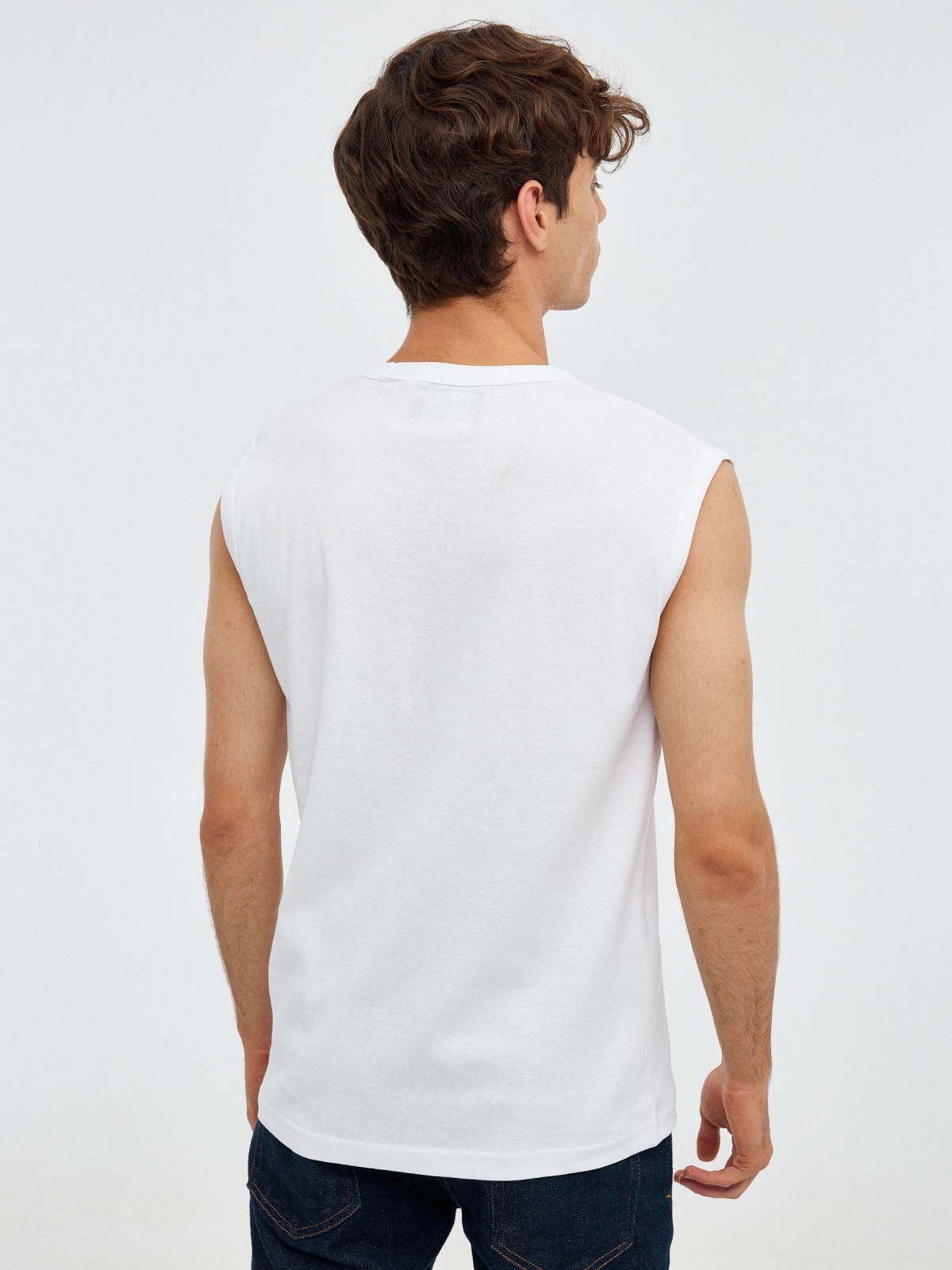 T-shirt básica sem mangas branco vista meia traseira