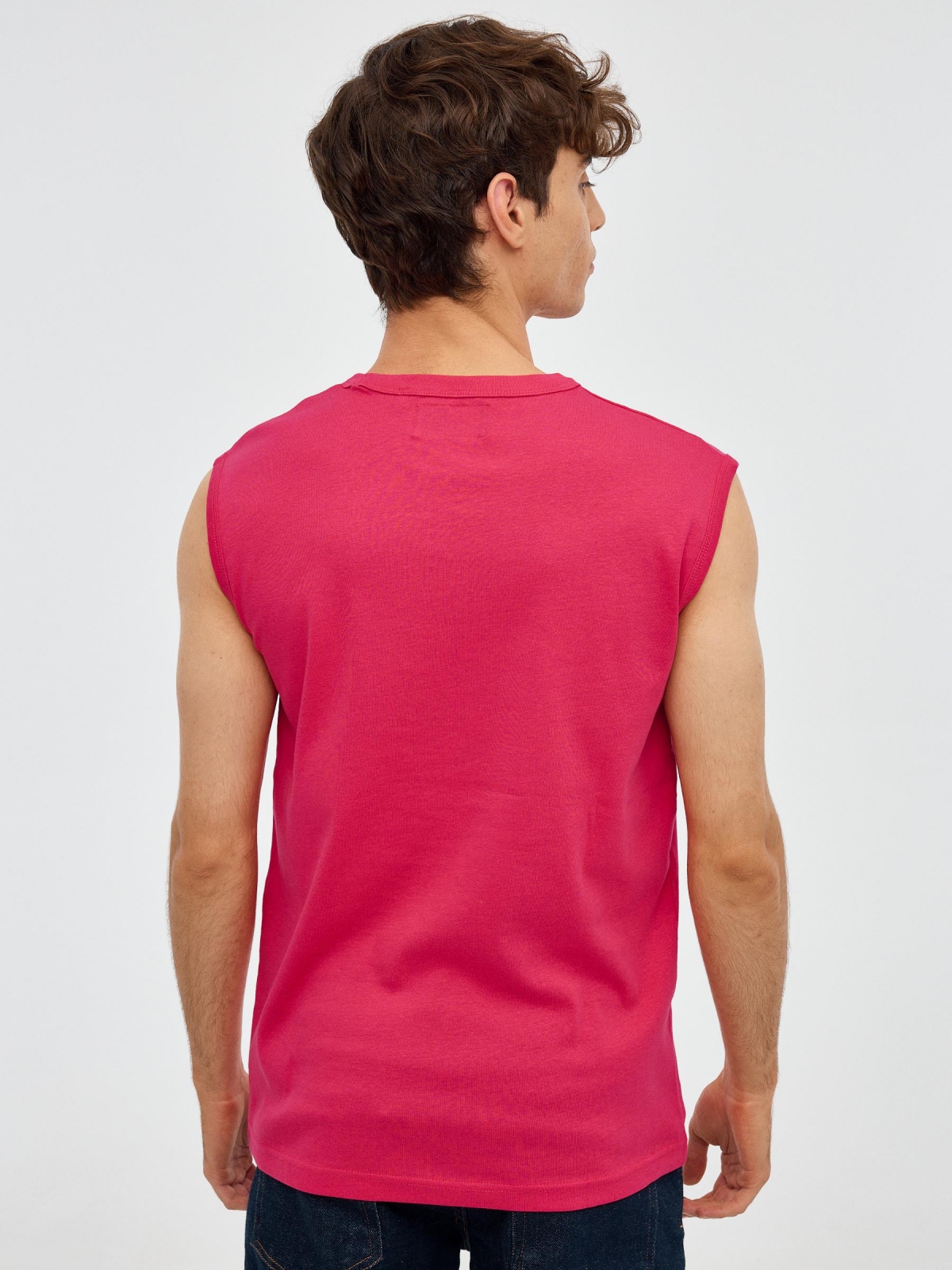 T-shirt básica sem mangas vermelho vista meia traseira