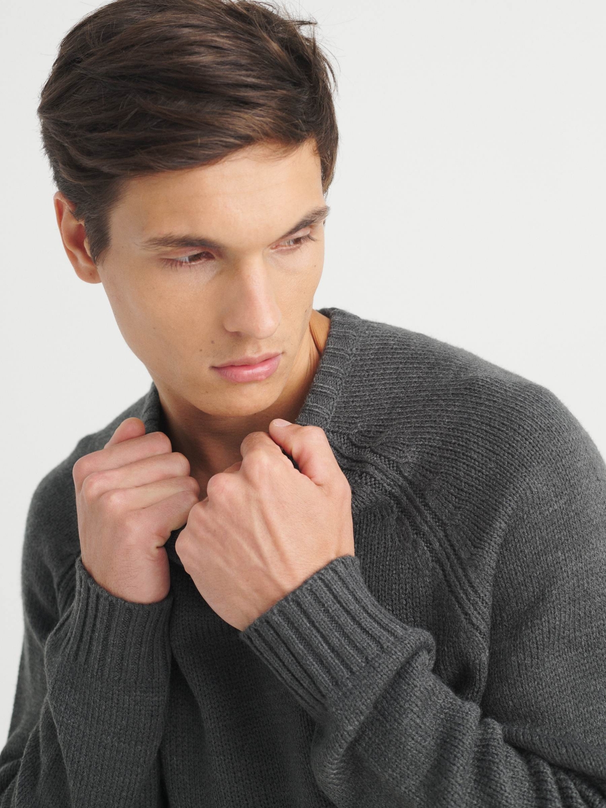 Basic knitted sweater dark grey detail view