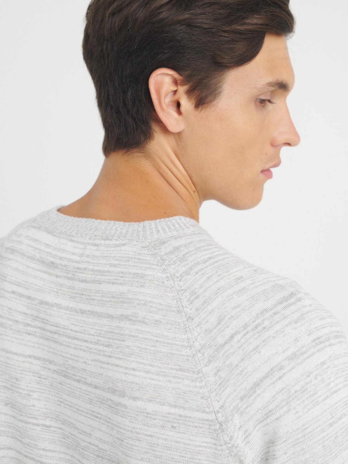 Basic mottled sweater light grey detail view