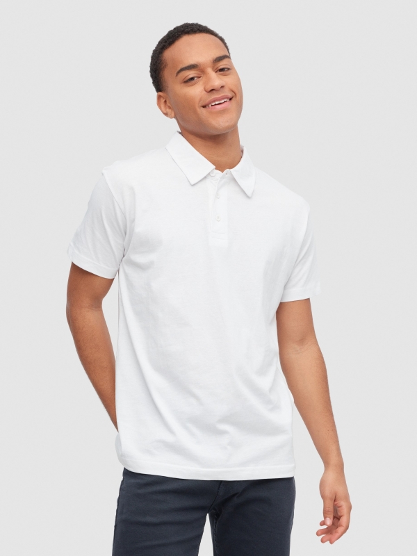 Basic short-sleeved polo shirt white middle front view
