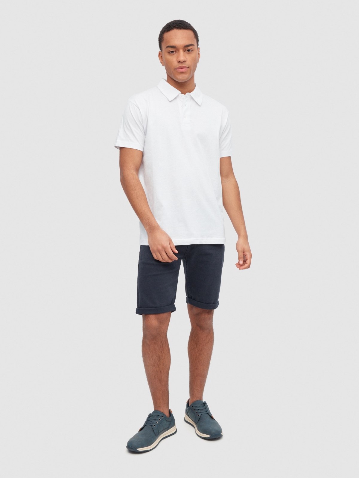 Basic short-sleeved polo shirt white front view