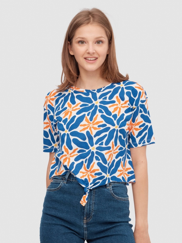 Flower print t-shirt with knot off white middle front view