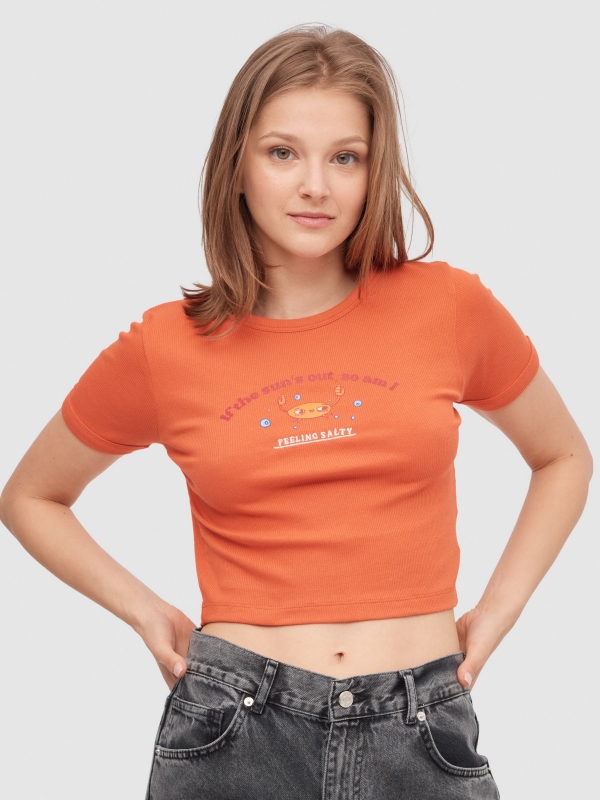 T-shirt com nervuras de caranguejo salmão vista meia frontal