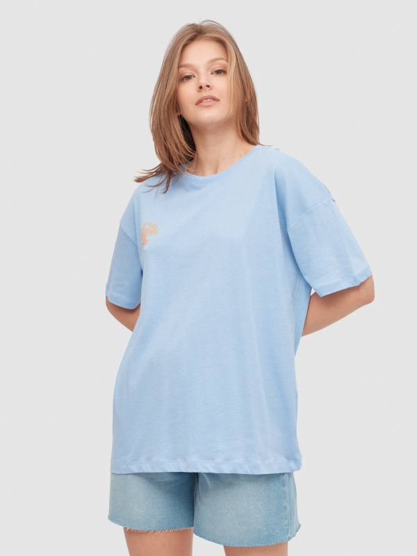 T-shirt oversize flamingo azul vista meia frontal