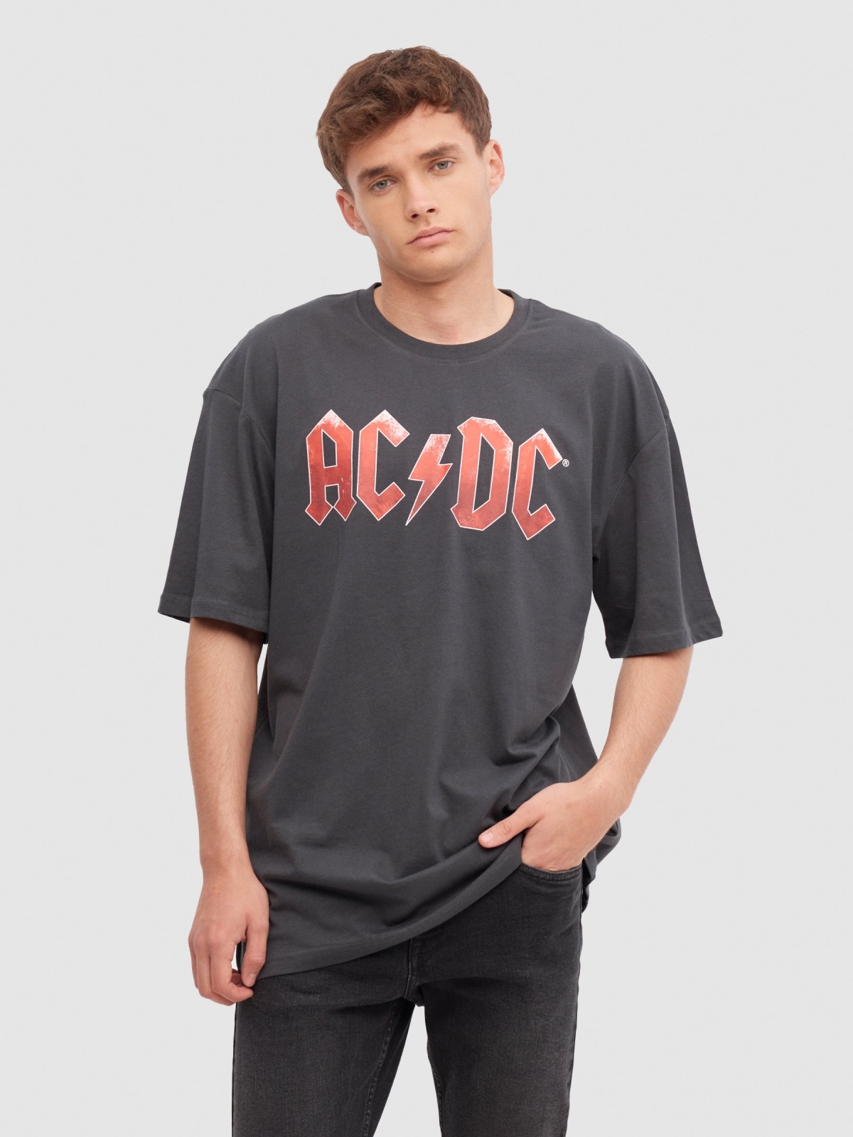 Camiseta AC/DC gris oscuro vista media frontal