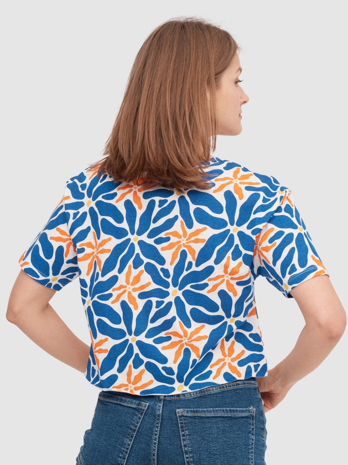 Flower print t-shirt with knot off white middle back view