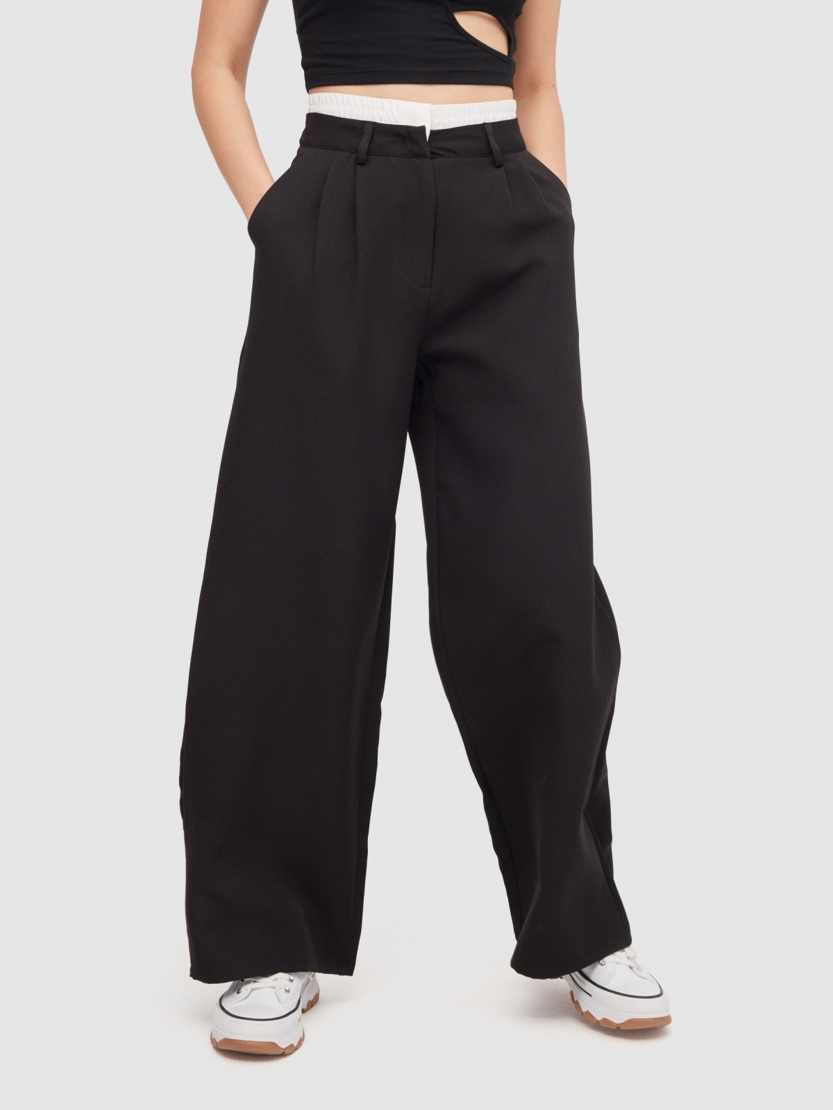 Pantalón tailoring cinturilla rizada negro vista media frontal