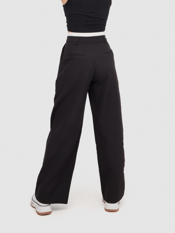 Calças tailoring cintura franzida preto vista meia traseira
