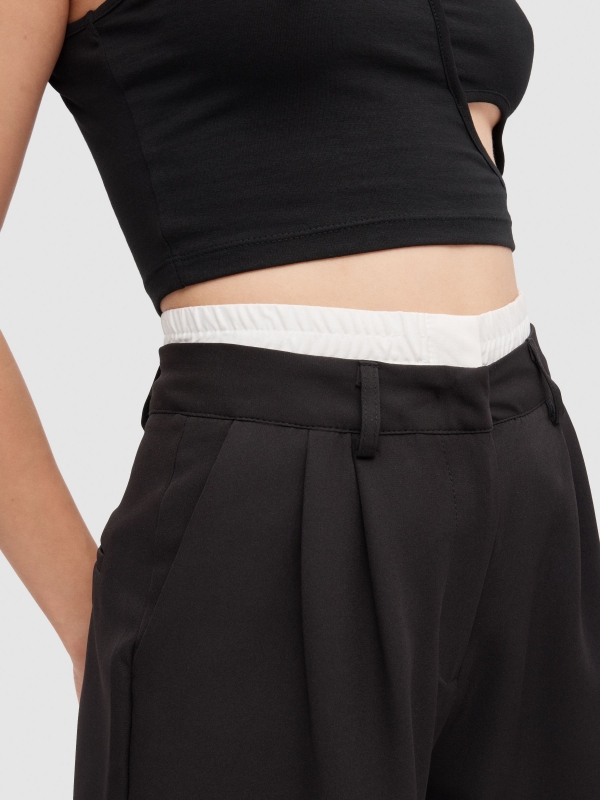 Calças tailoring cintura franzida preto vista detalhe