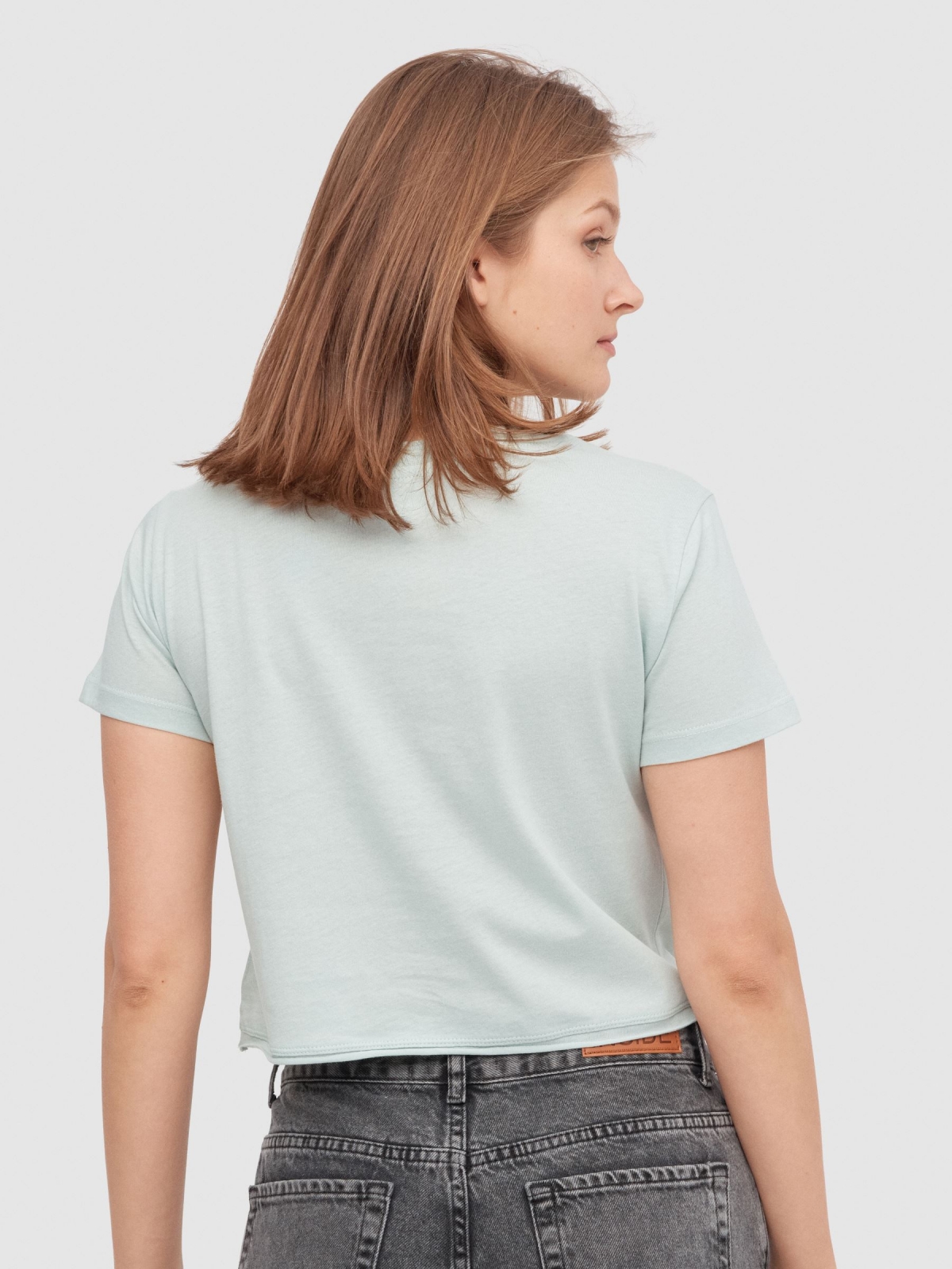 Camiseta crop gatito azul vista media trasera