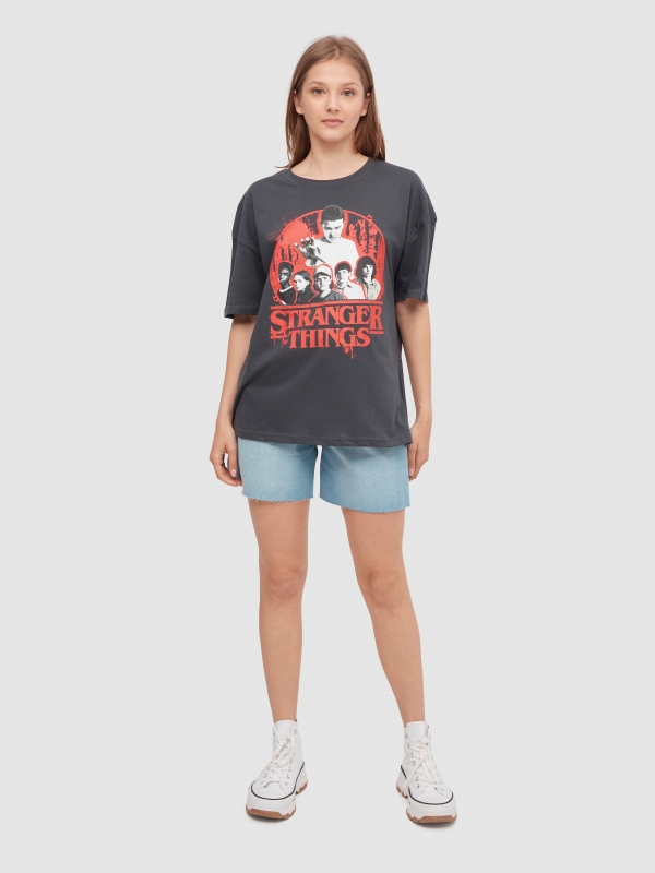 T-shirt oversize Stranger Things cinza escuro vista geral frontal