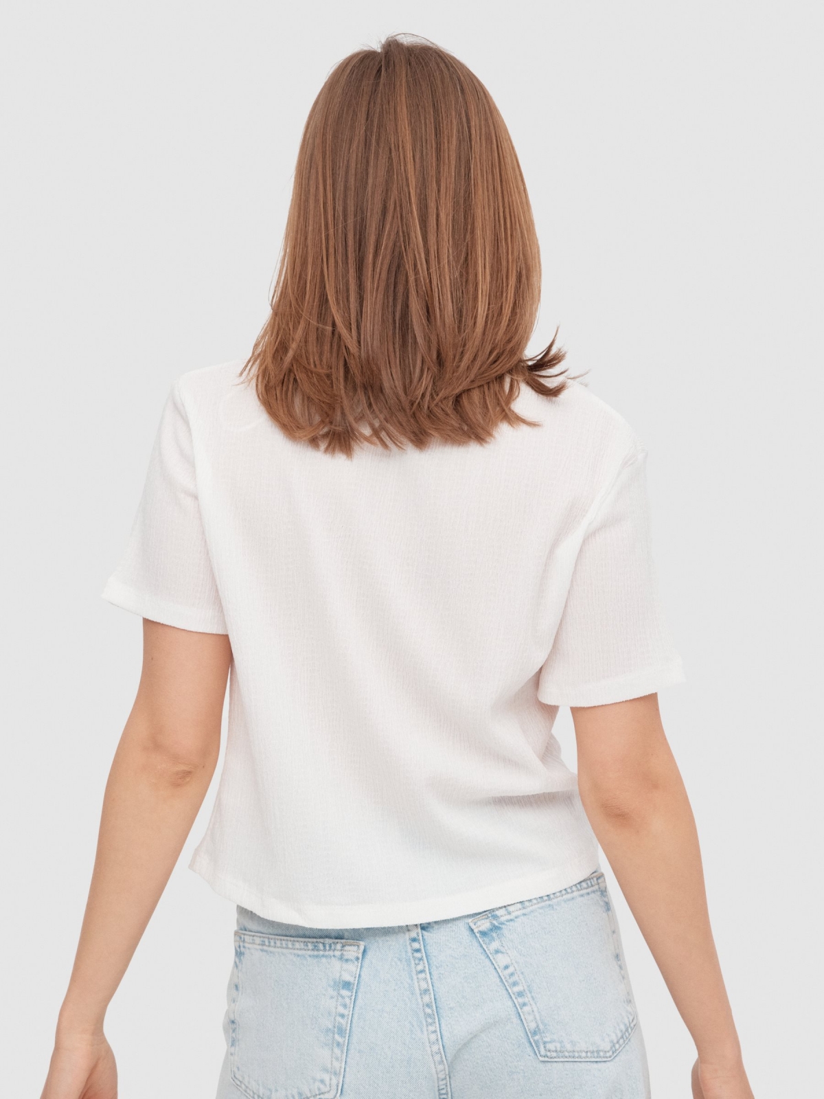 Camiseta manga corta estampado tropical blanco roto vista media trasera