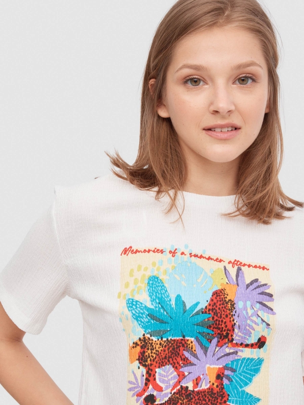 T-shirt de manga curta com estampado tropical off white vista detalhe