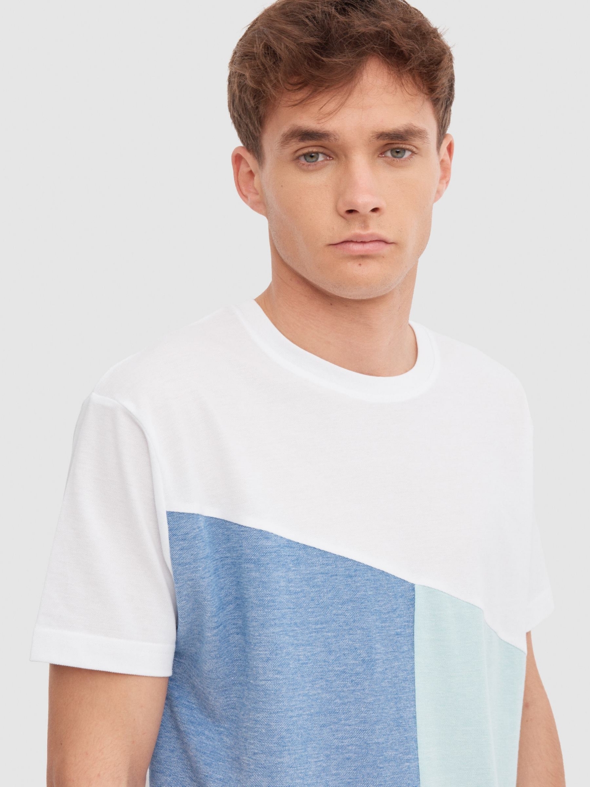 T-shirt blocos de cor assimétrico branco vista detalhe