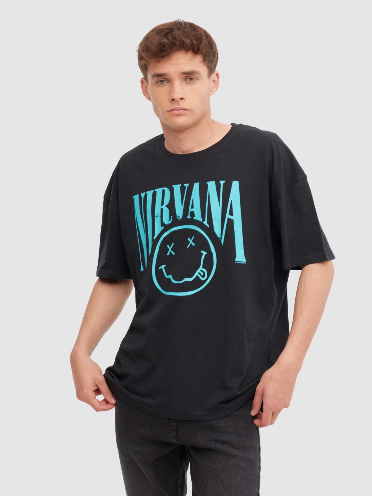 Camiseta Nirvana negro vista media frontal