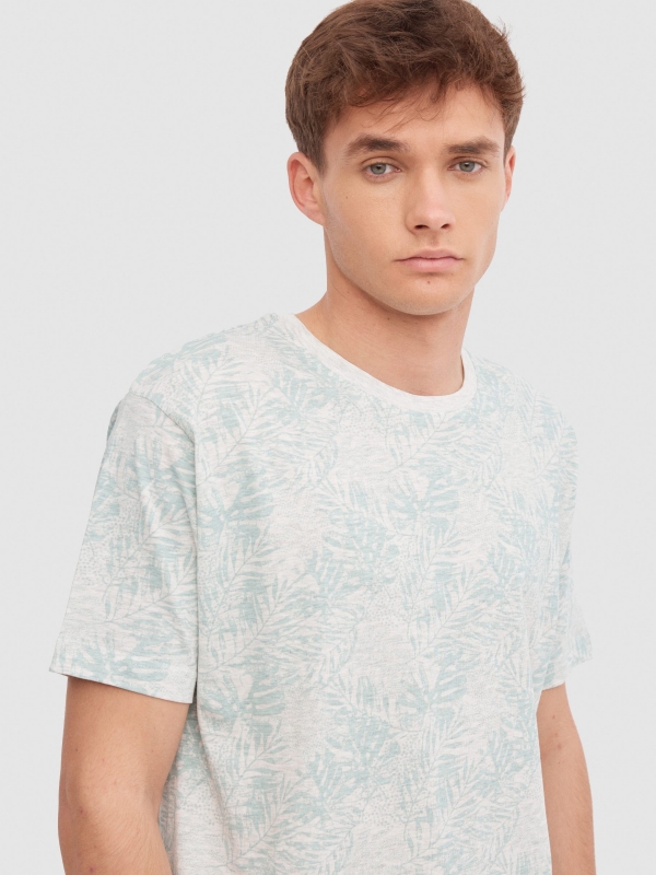T-shirt tropical com textura melange claro vista detalhe