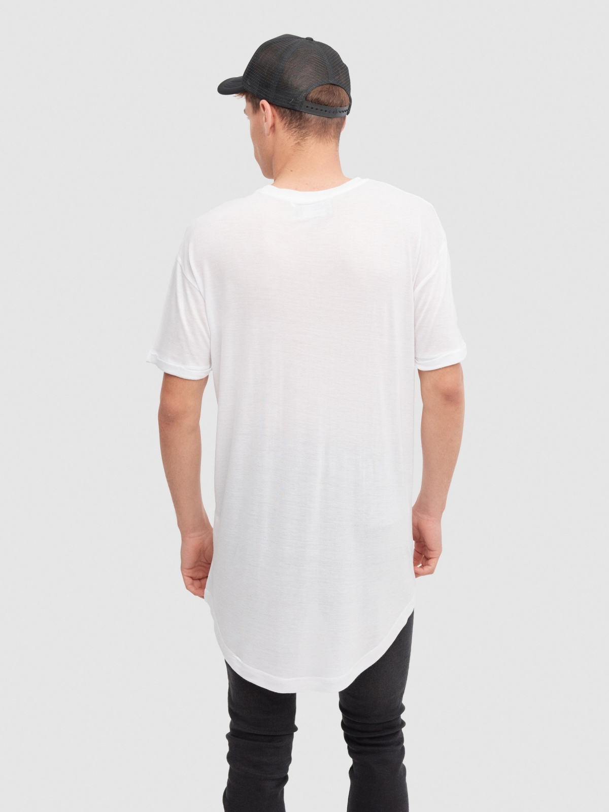 Camiseta larga básica blanco vista media trasera