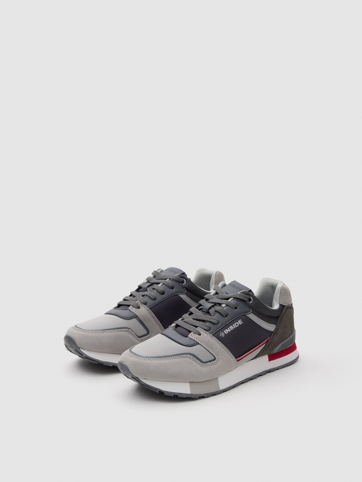 Sneaker with tricolor sole 45º front view