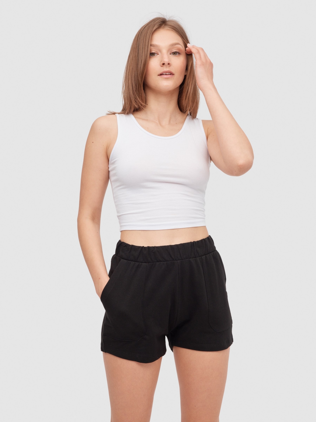 Elastic waist shorts with pockets black middle front view