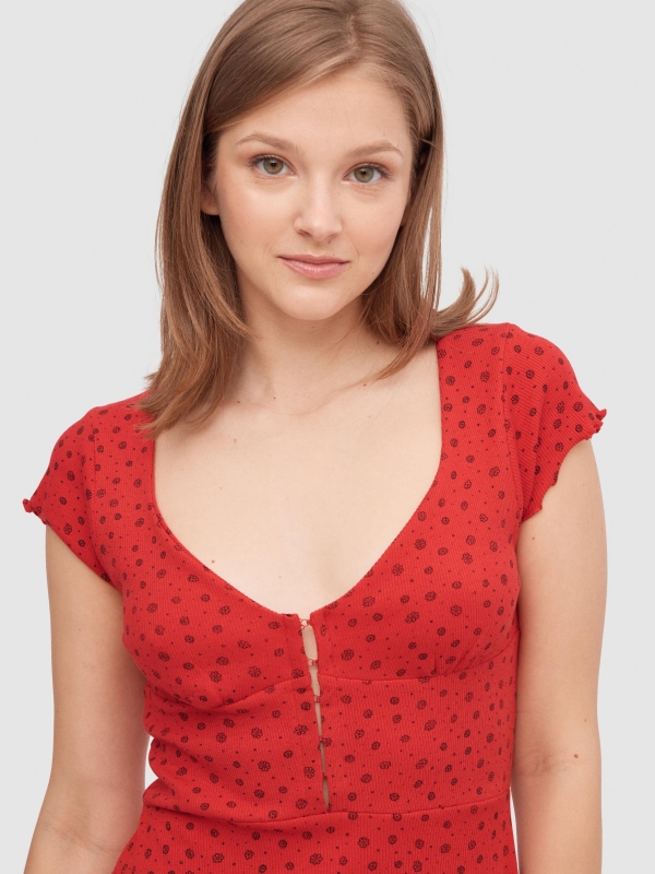 Vestido mini canalé florecitas rojo vista detalle